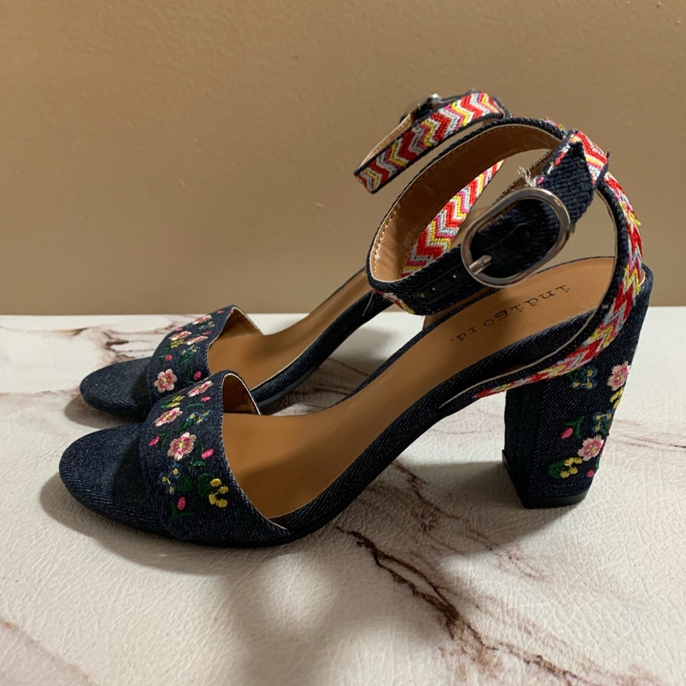 Indigo Rd sz 6M Badie Denim embroidered ankle strap floral cheveron sandals